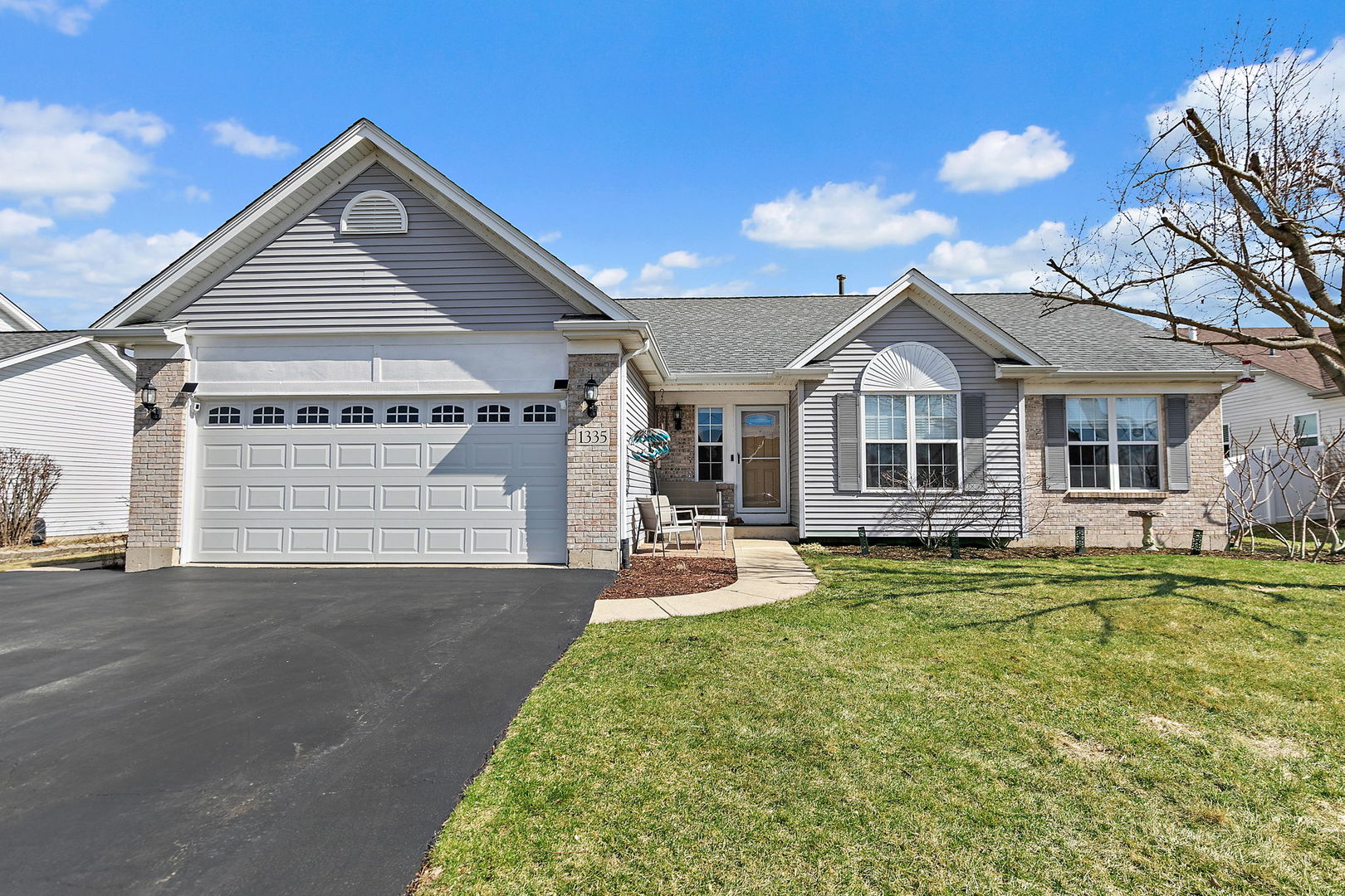 1335 Deerpath Road, Aurora, IL 60506