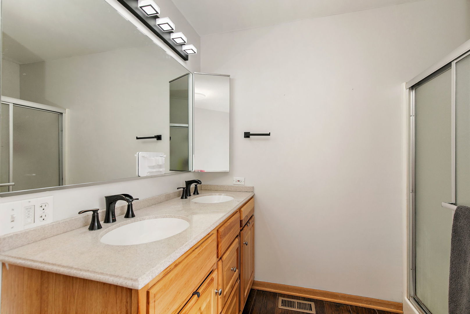 1335 Deerpath Road, Aurora, IL 60506