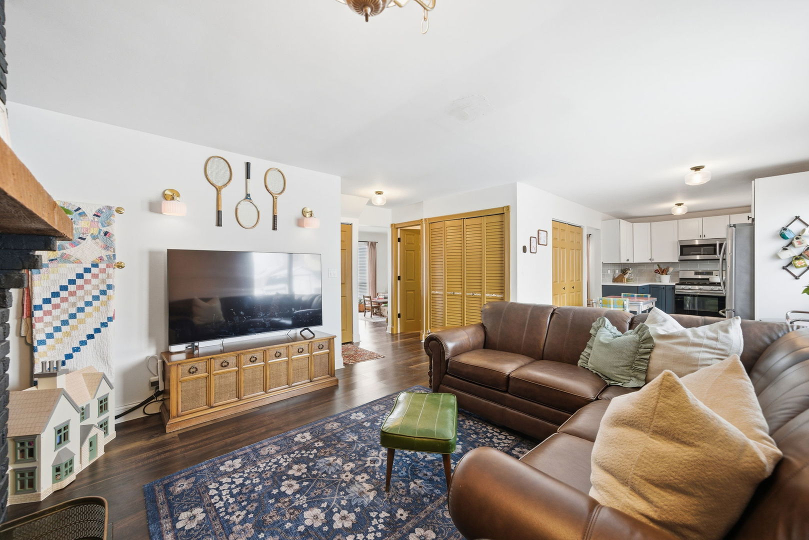 30W240 Leominster Court, Warrenville, IL 60555