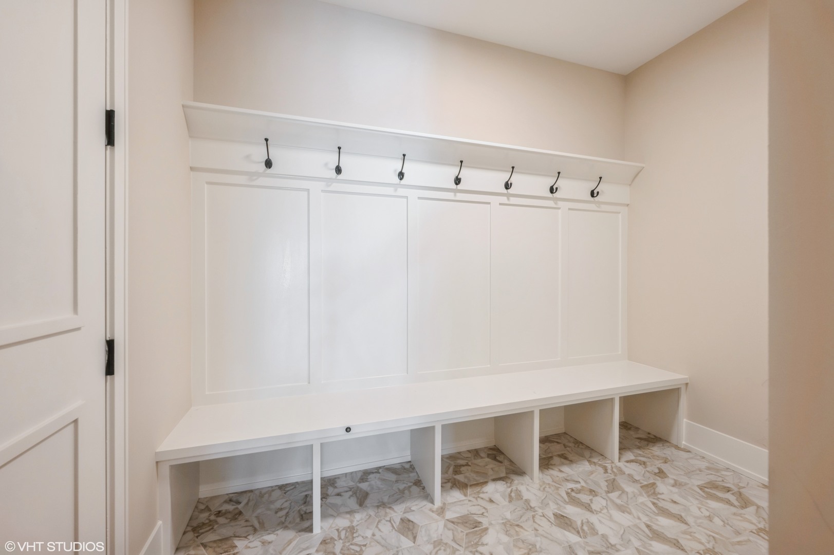 Willowbrook, IL 60527