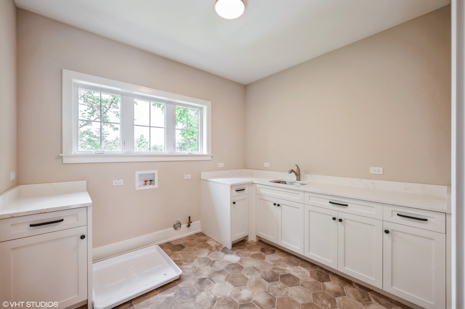 Willowbrook, IL 60527