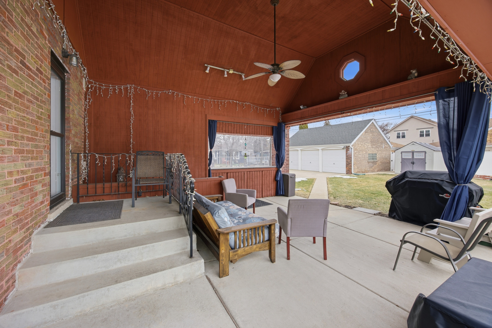 2557 Oak Street, River Grove, IL 60171