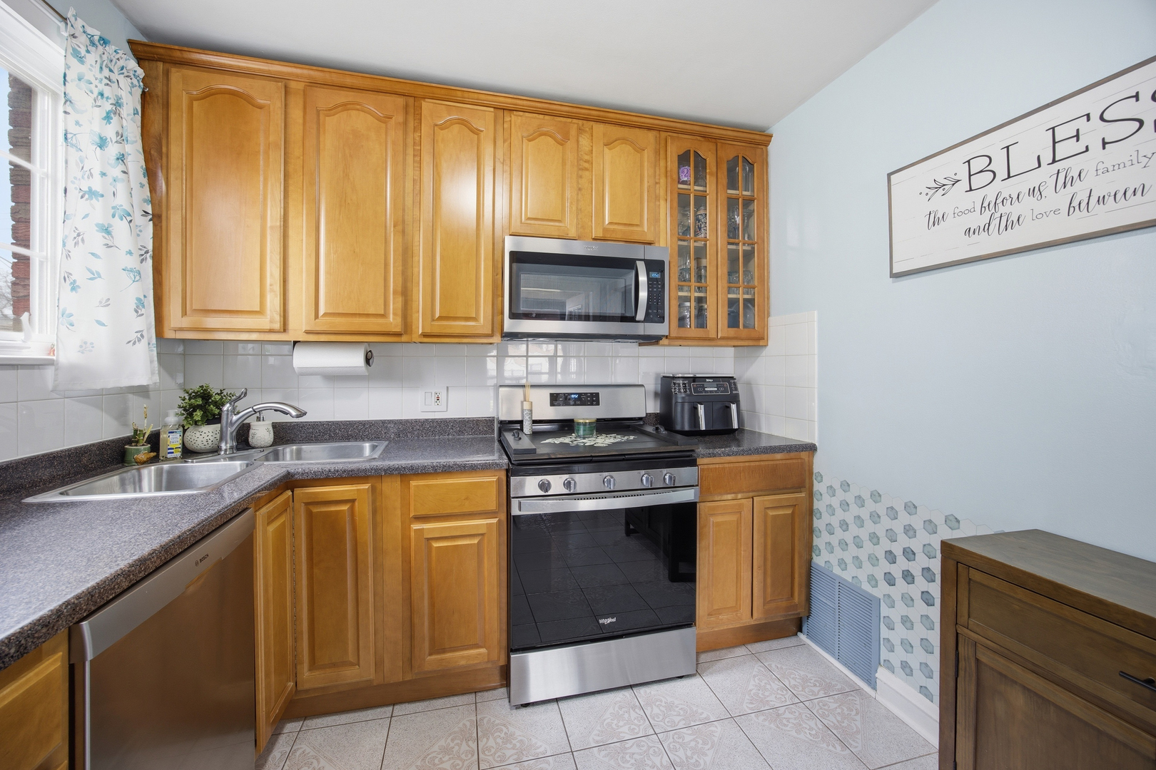 2557 Oak Street, River Grove, IL 60171