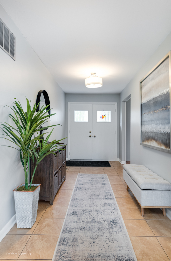 1003 W Hintz Road, Arlington Heights, IL 60004