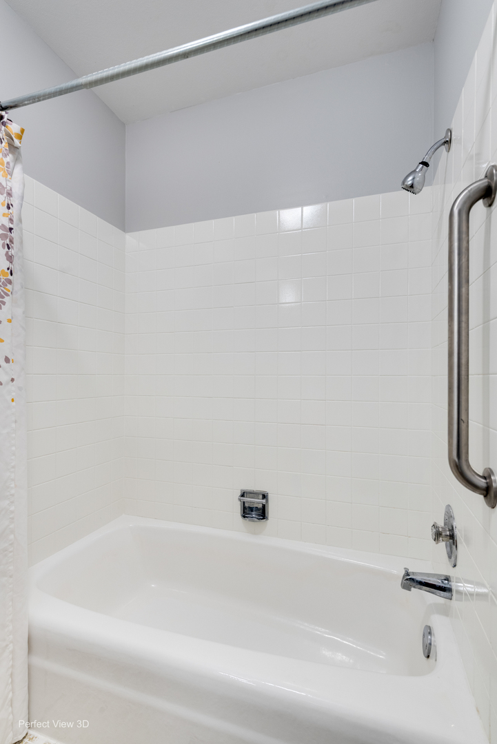 1003 W Hintz Road, Arlington Heights, IL 60004