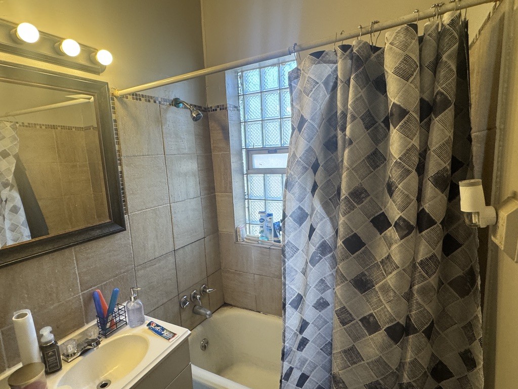 3511 W Van Buren Street, Chicago, IL 60624