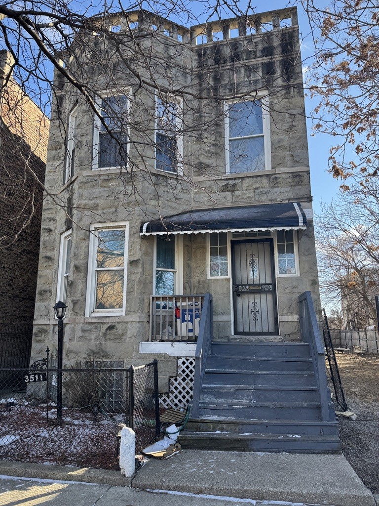 3511 W Van Buren Street, Chicago, IL 60624