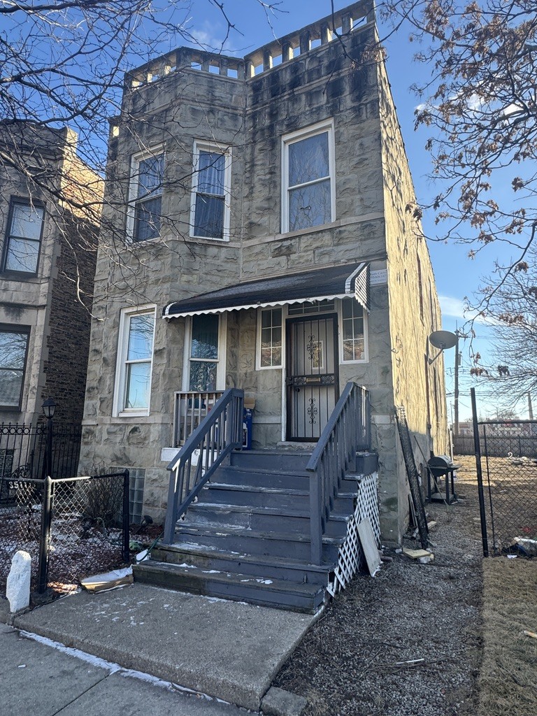 3511 W Van Buren Street, Chicago, IL 60624