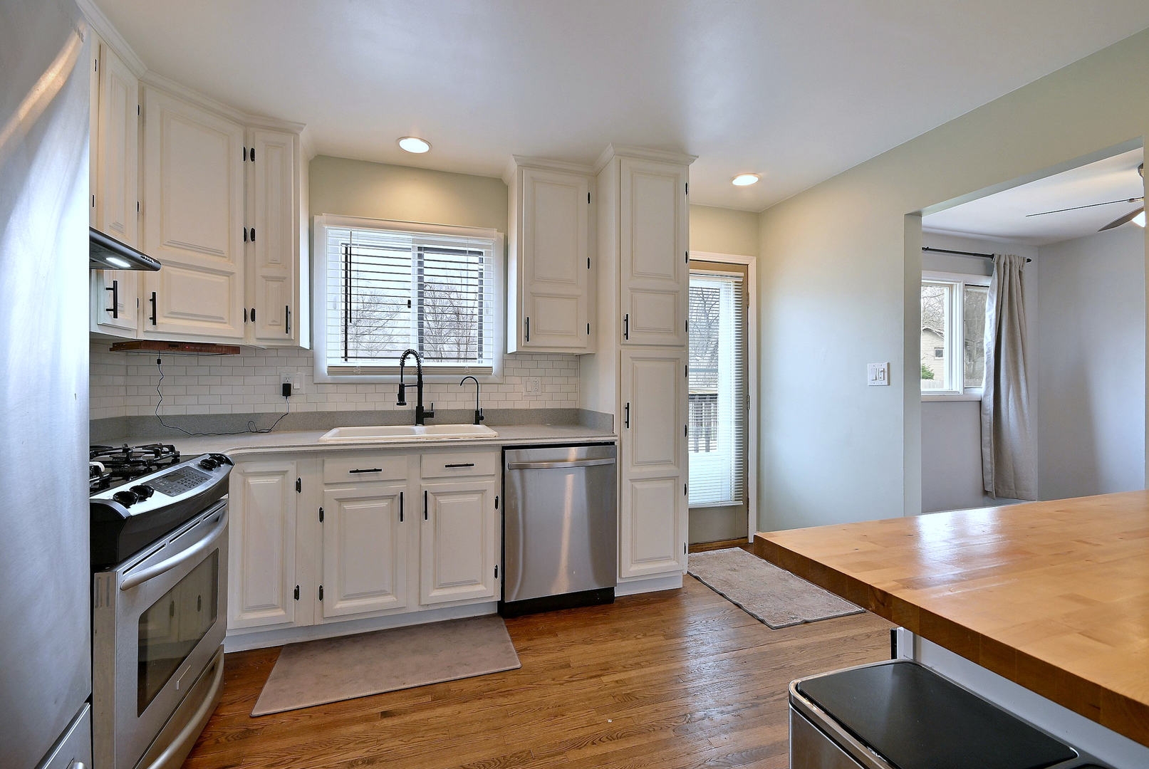 966 Aberdeen Drive, Crystal Lake, IL 60014