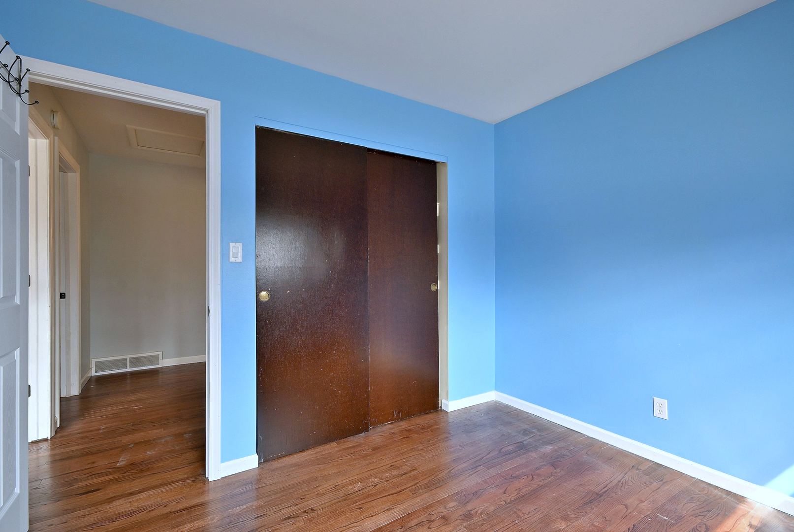 966 Aberdeen Drive, Crystal Lake, IL 60014