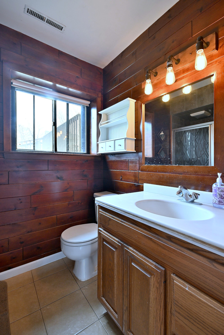 966 Aberdeen Drive, Crystal Lake, IL 60014