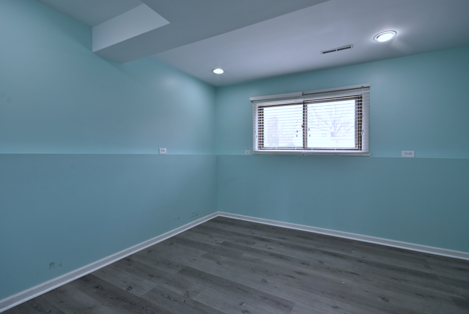 966 Aberdeen Drive, Crystal Lake, IL 60014