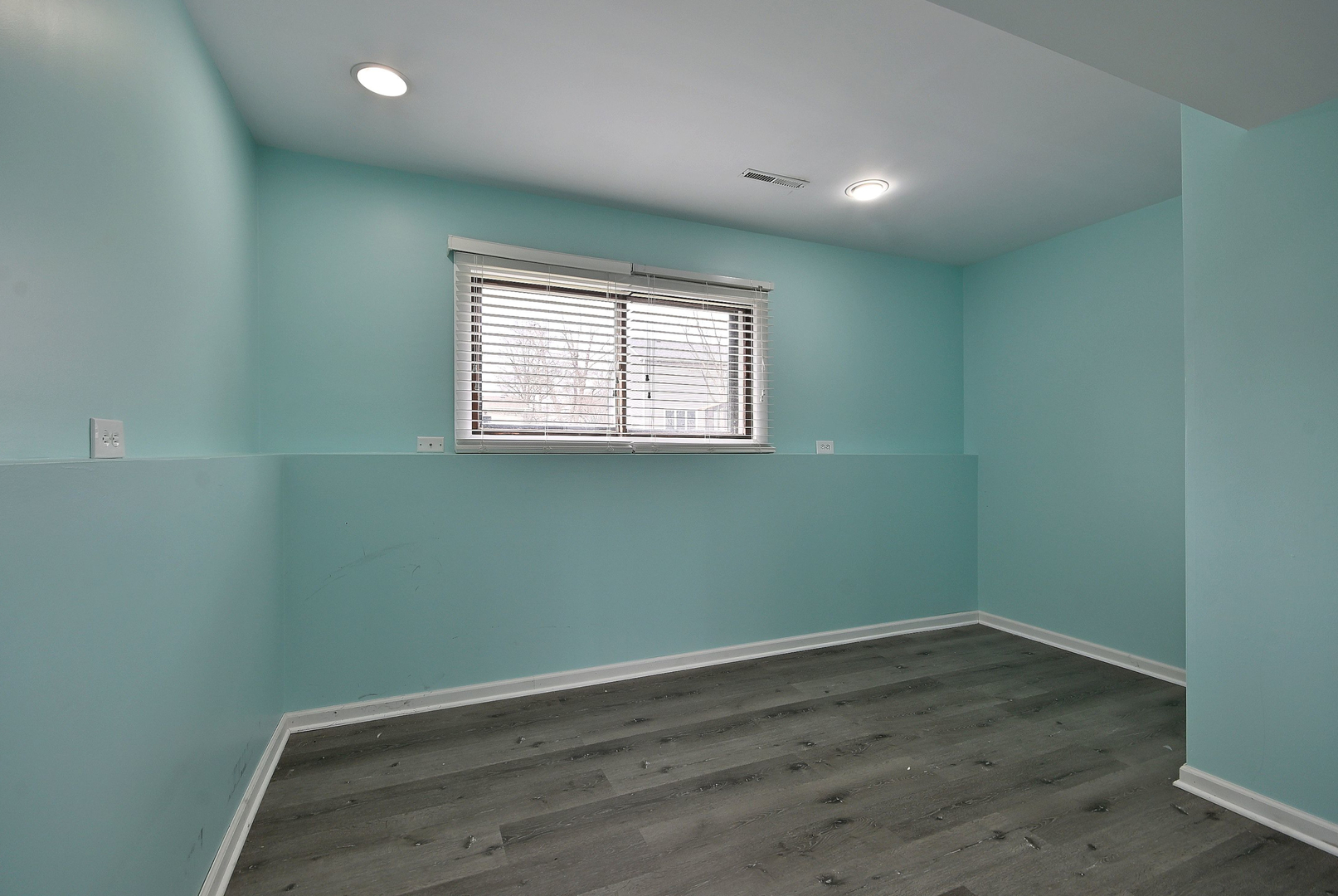 966 Aberdeen Drive, Crystal Lake, IL 60014