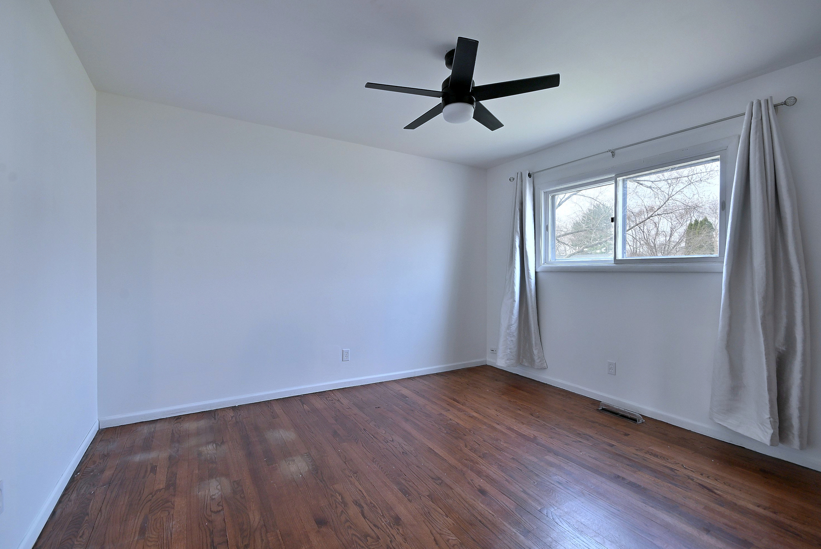 966 Aberdeen Drive, Crystal Lake, IL 60014