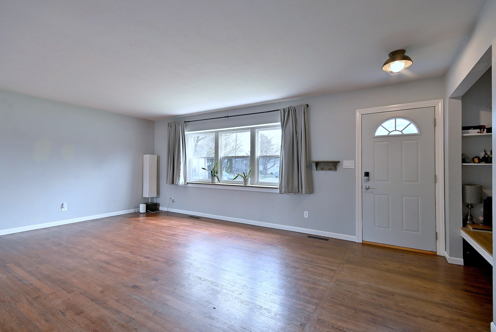 966 Aberdeen Drive, Crystal Lake, IL 60014