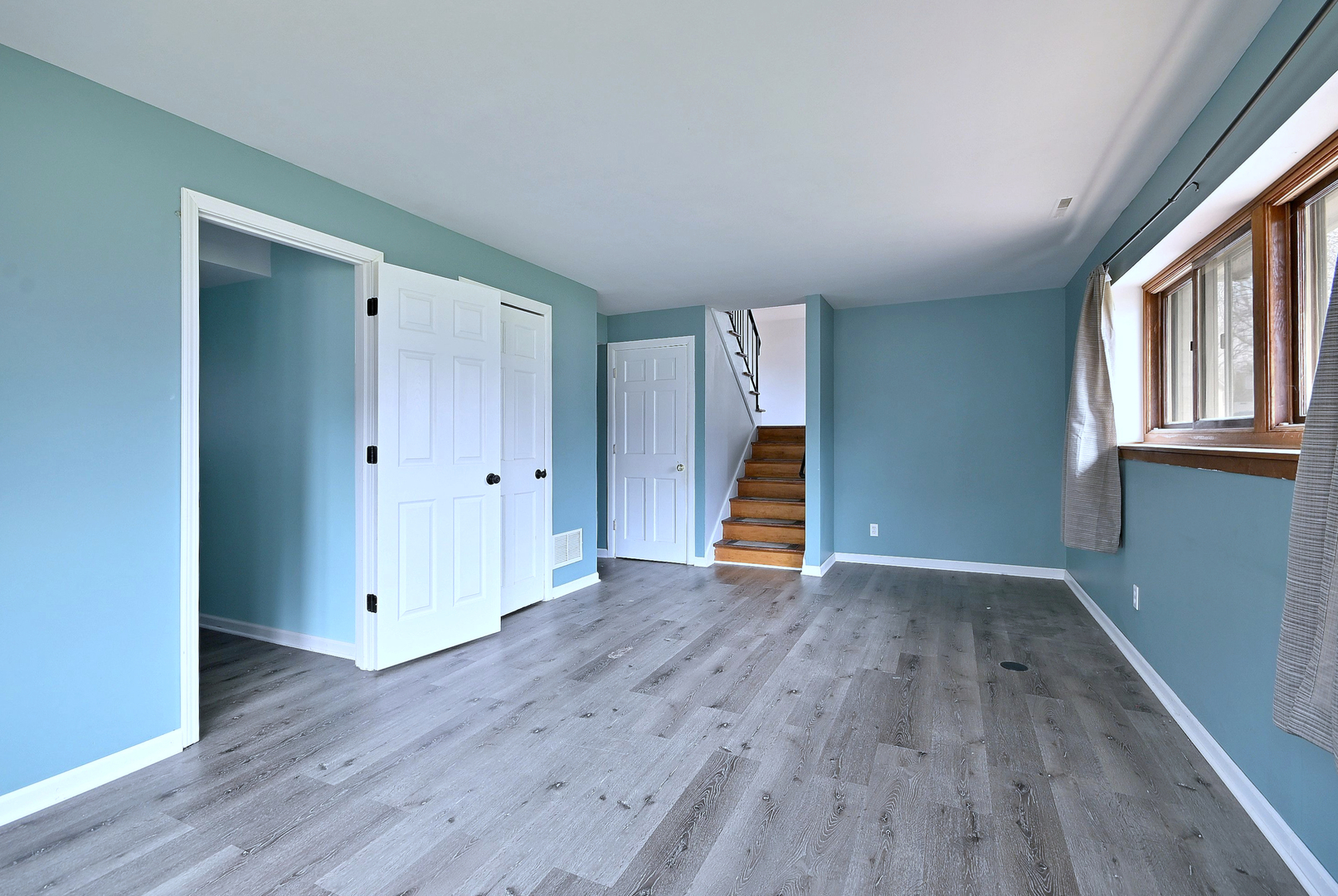 966 Aberdeen Drive, Crystal Lake, IL 60014