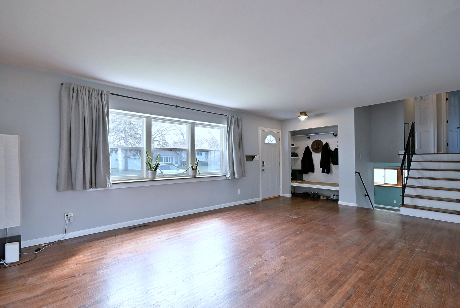 966 Aberdeen Drive, Crystal Lake, IL 60014