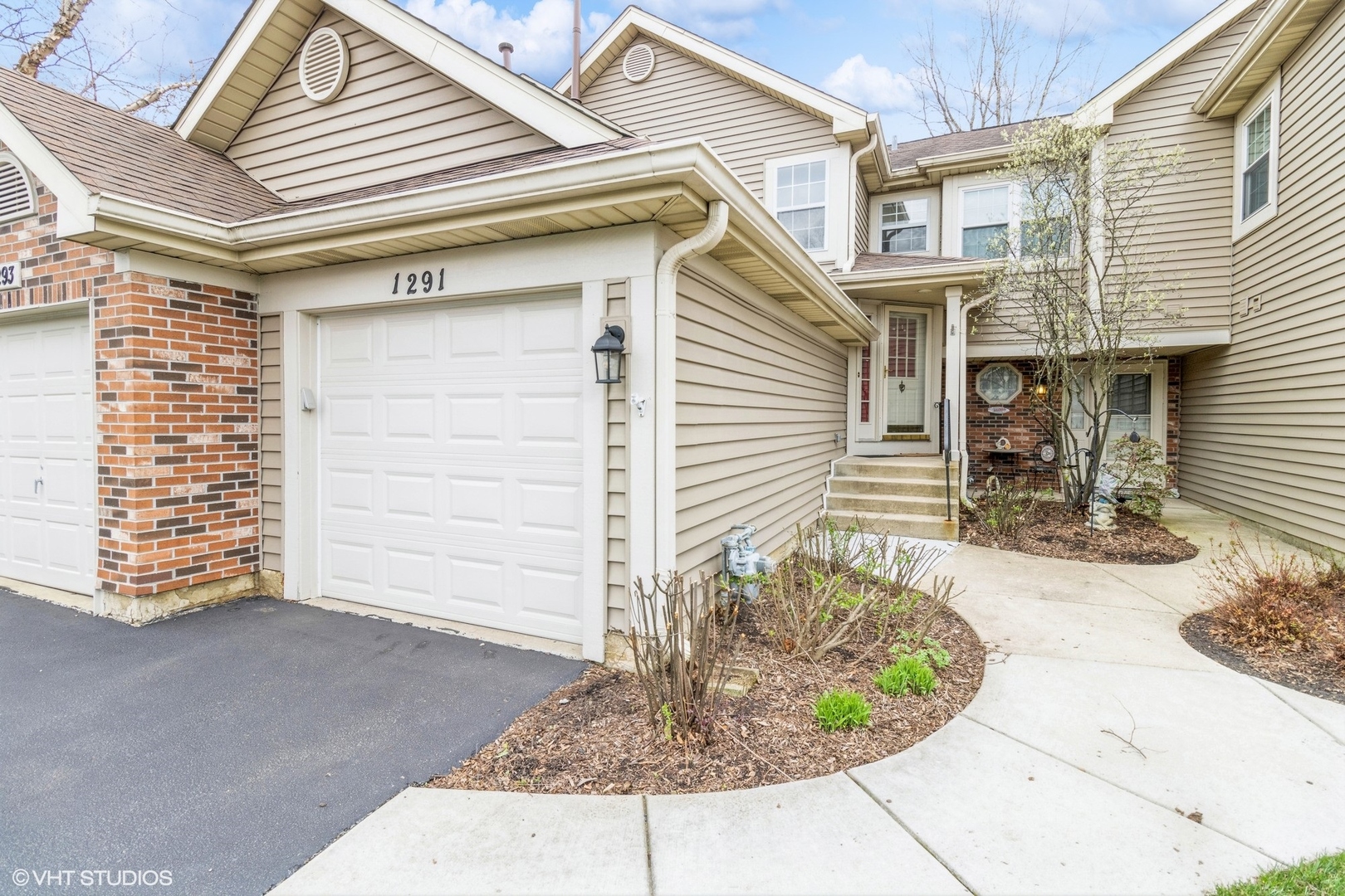 1291 COLDSPRING Road, Carol Stream, IL 60188