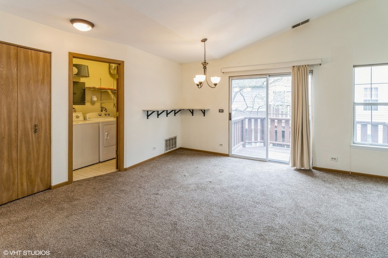 1291 COLDSPRING Road, Carol Stream, IL 60188