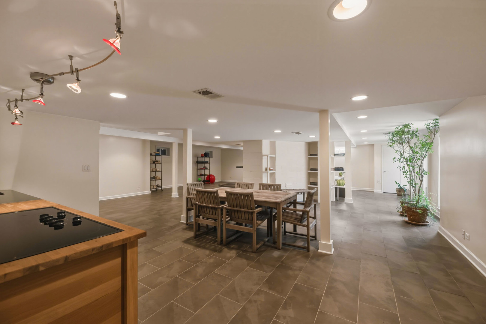 568 Plymouth Drive, Inverness, IL 60067