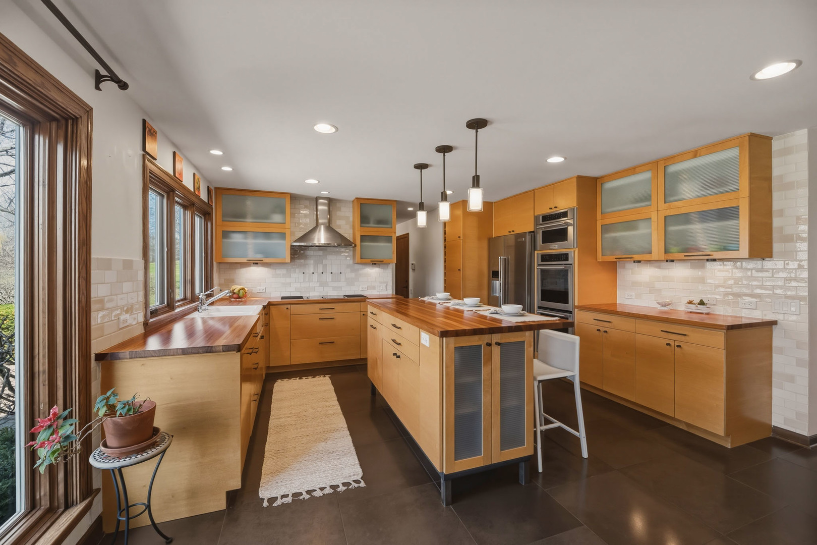 568 Plymouth Drive, Inverness, IL 60067