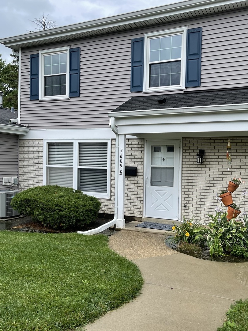 7609 Bristol Lane #E, Hanover Park, IL 60133