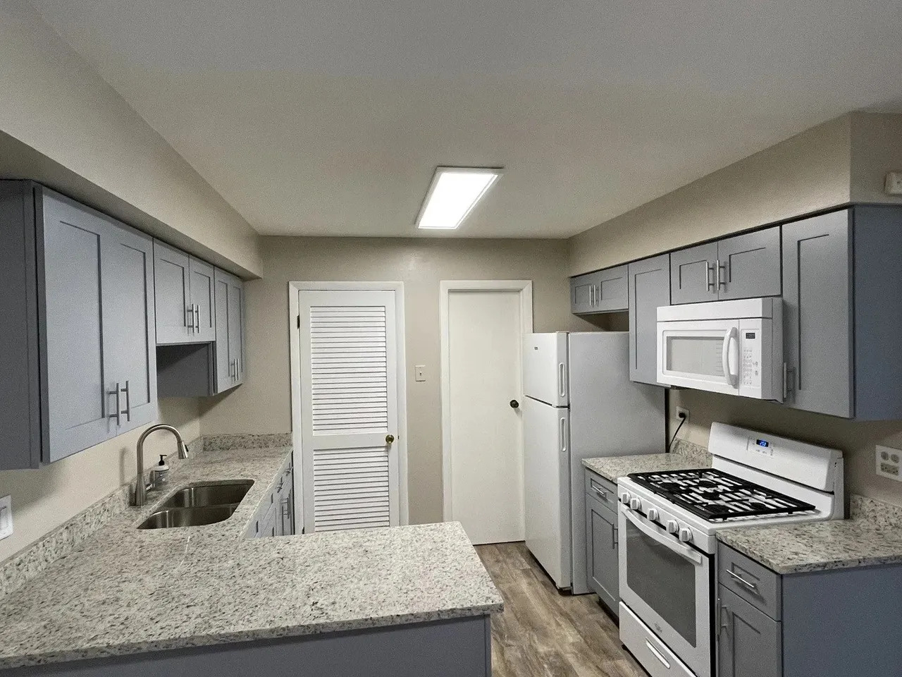 7609 Bristol Lane #E, Hanover Park, IL 60133