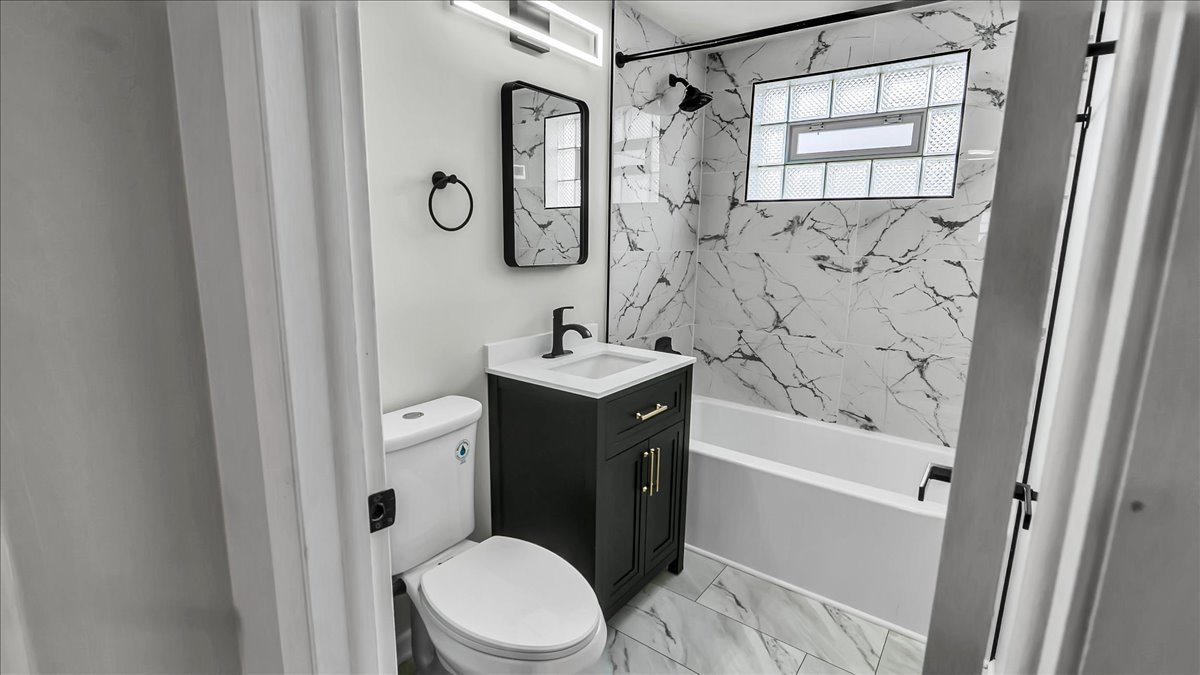 406 N Park Drive, Glenwood, IL 60425