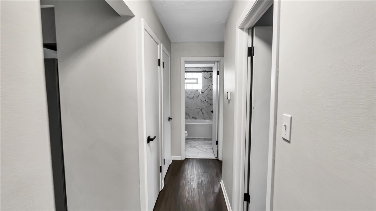 406 N Park Drive, Glenwood, IL 60425