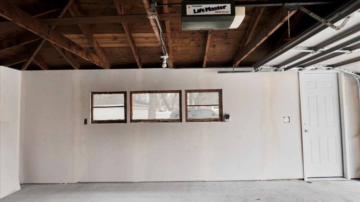 406 N Park Drive, Glenwood, IL 60425