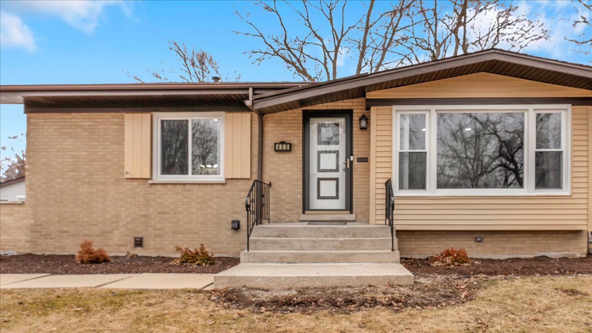 406 N Park Drive, Glenwood, IL 60425