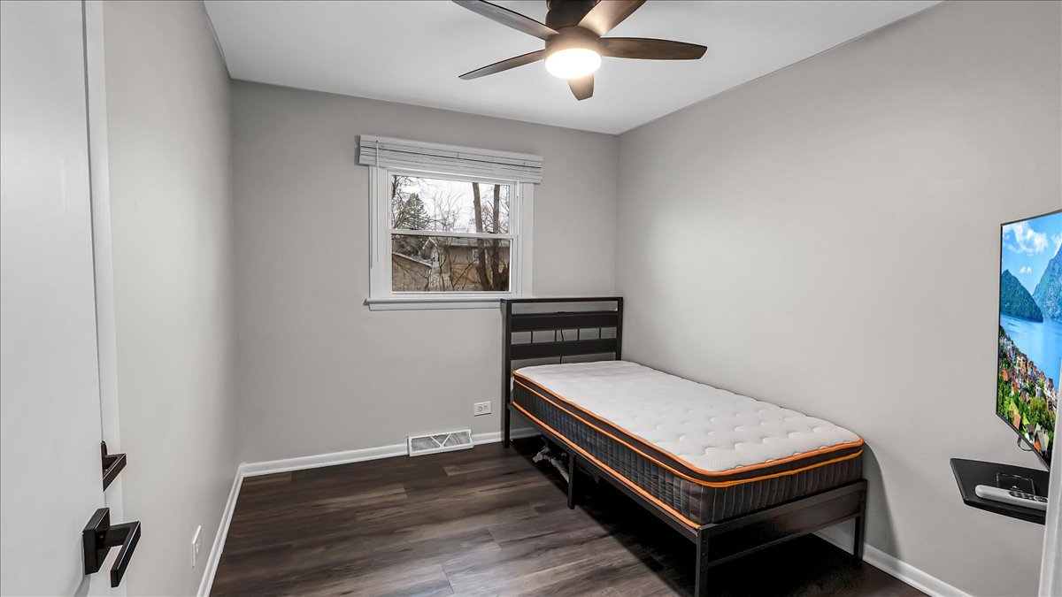 406 N Park Drive, Glenwood, IL 60425