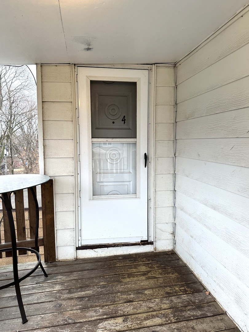 441 Addison Street #4, Elgin, IL 60120