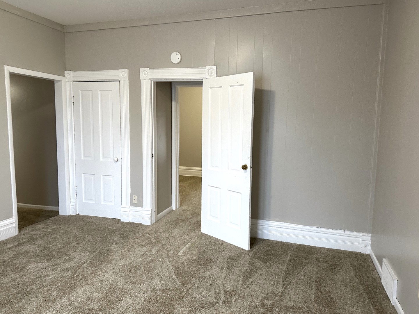 441 Addison Street #4, Elgin, IL 60120