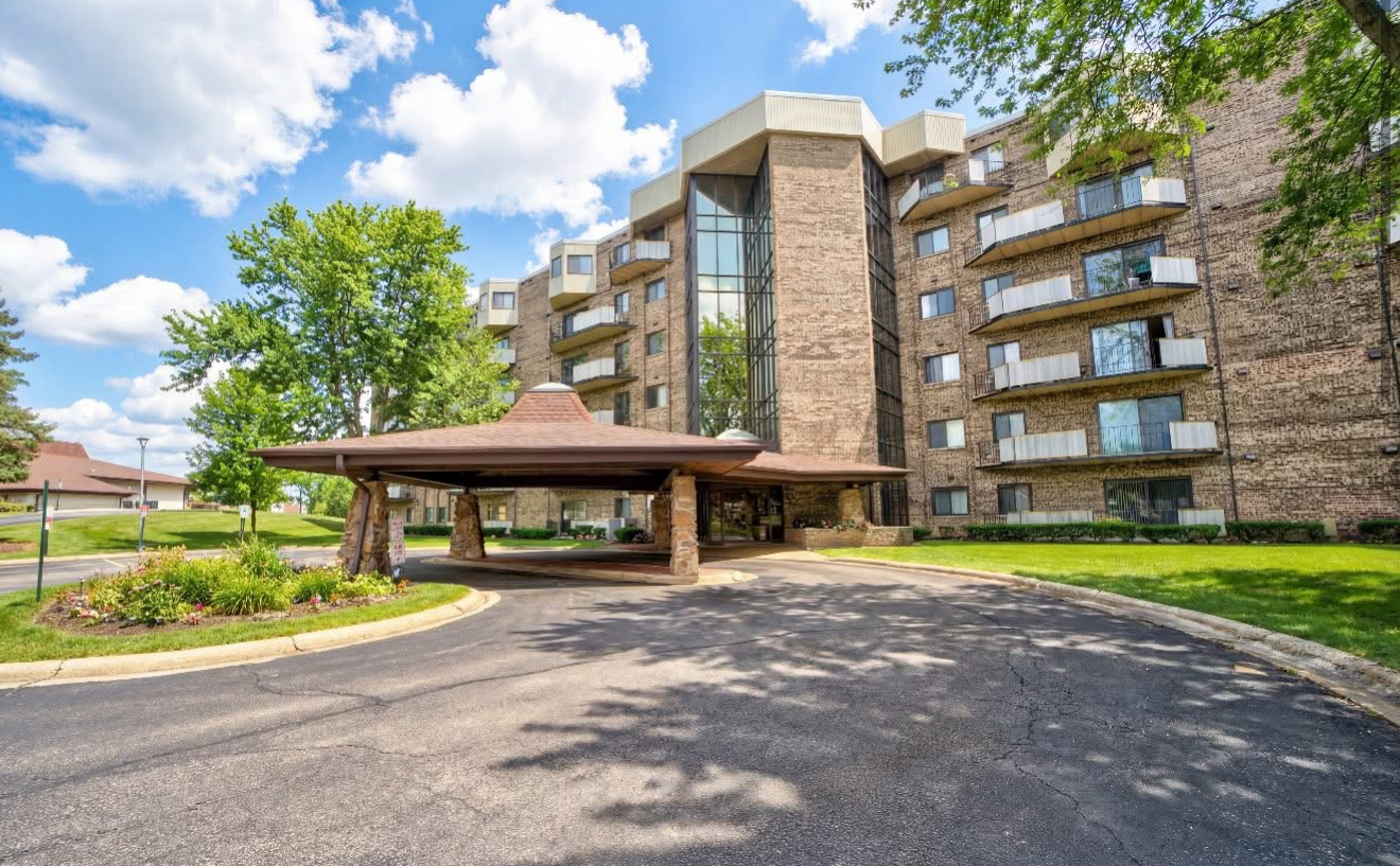 1275 E Baldwin Lane #602, Palatine, IL 60074