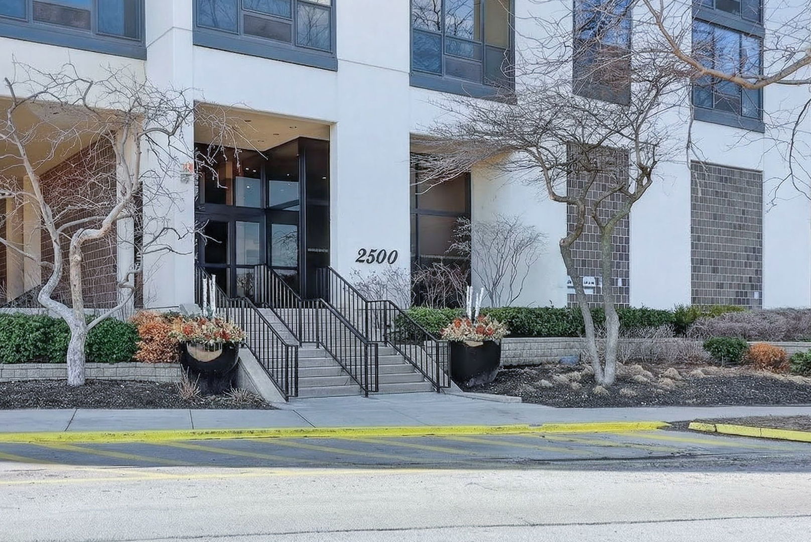 2500 N Lakeview Avenue #1304, Chicago, IL 60614