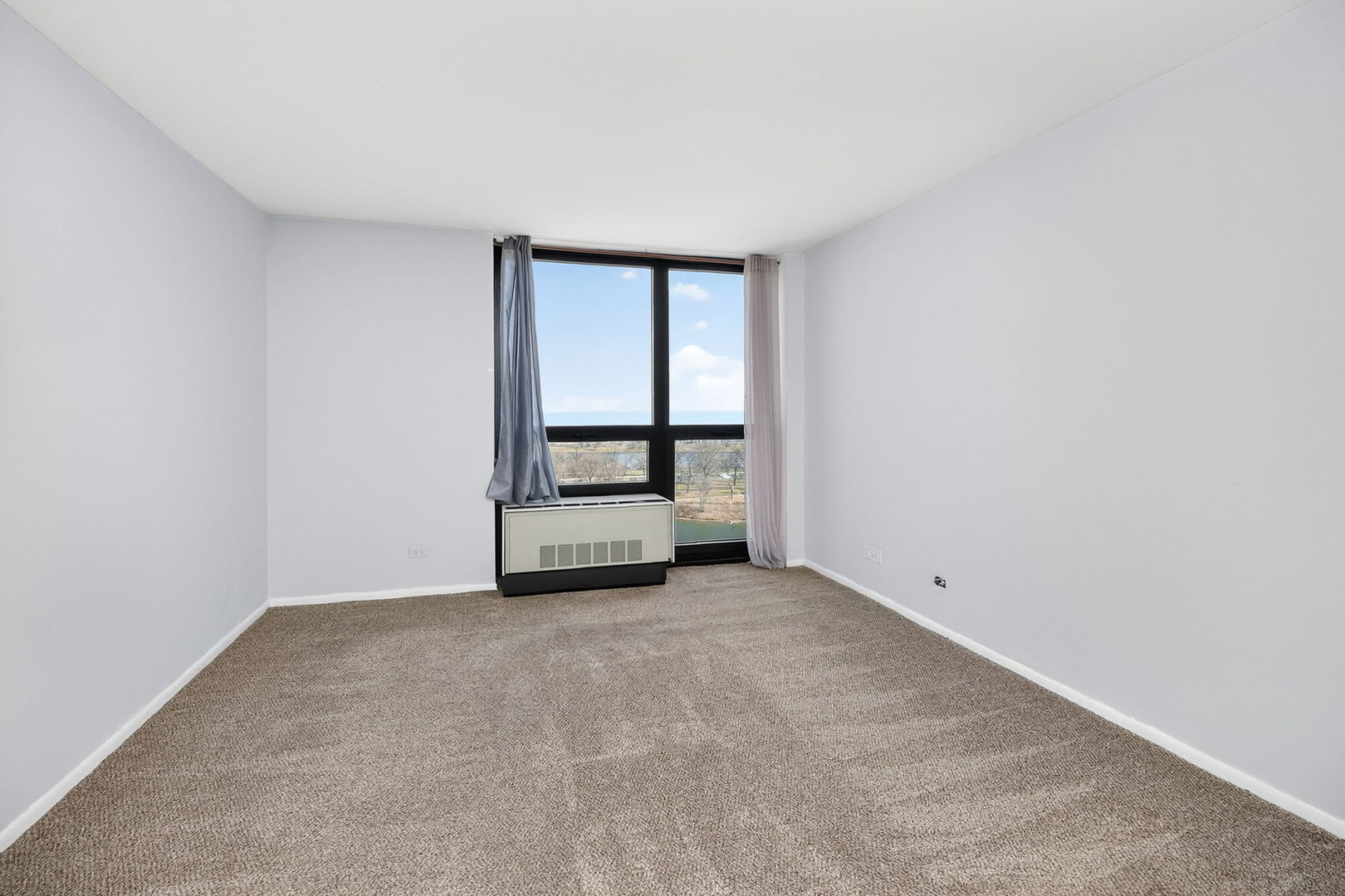 2500 N Lakeview Avenue #1304, Chicago, IL 60614