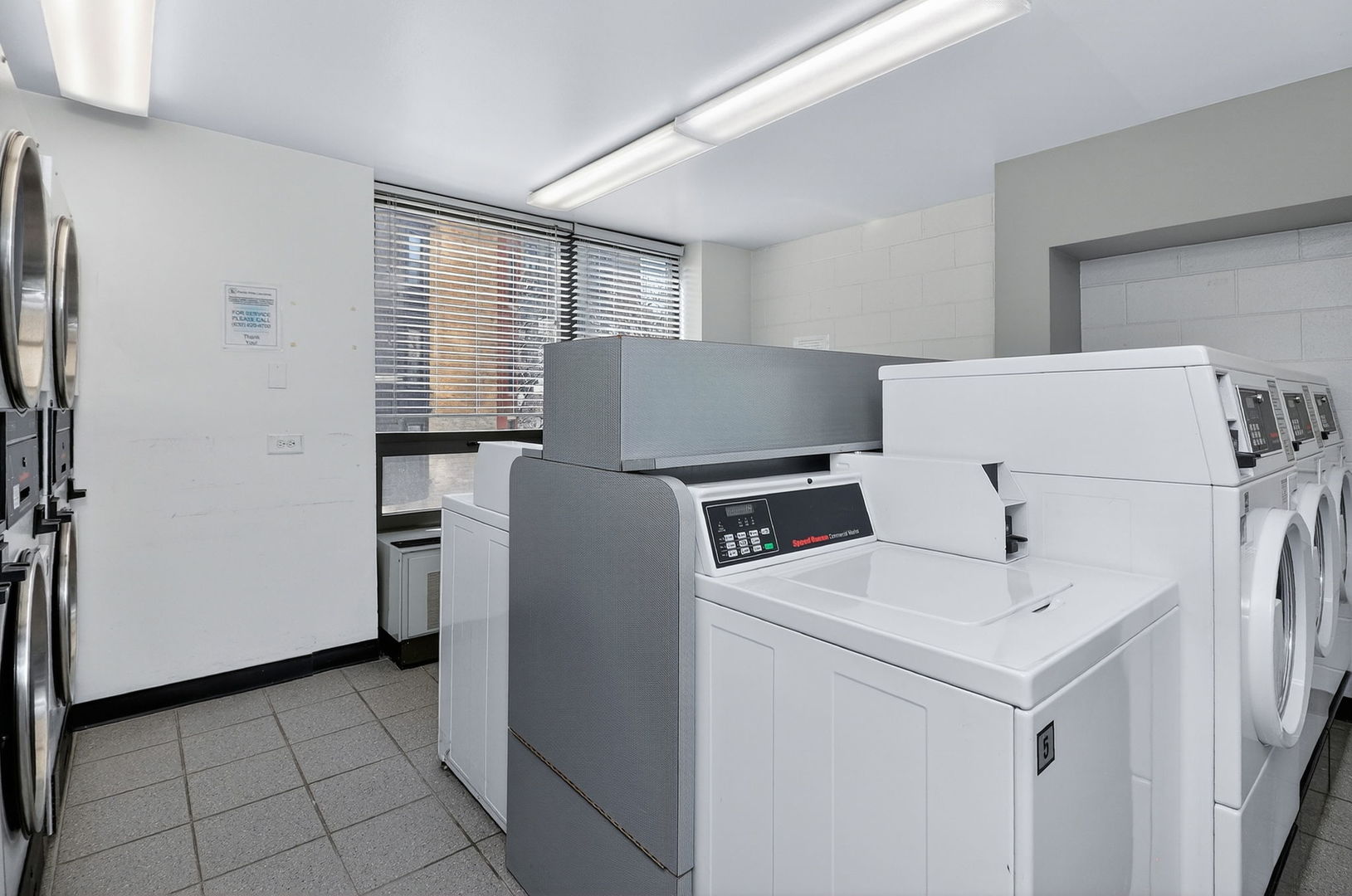 2500 N Lakeview Avenue #1304, Chicago, IL 60614