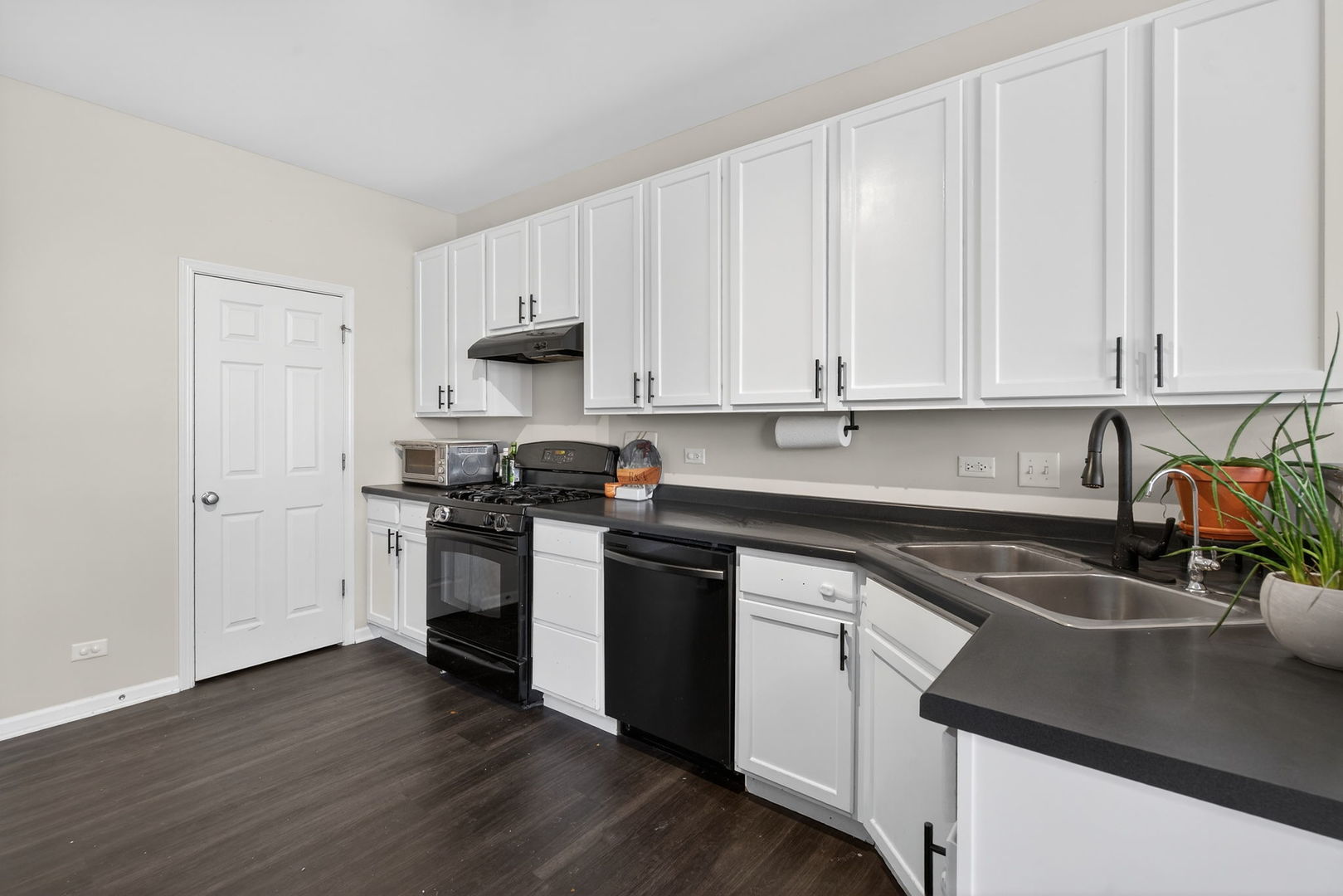 2263 Gallant Fox Circle, Montgomery, IL 60538