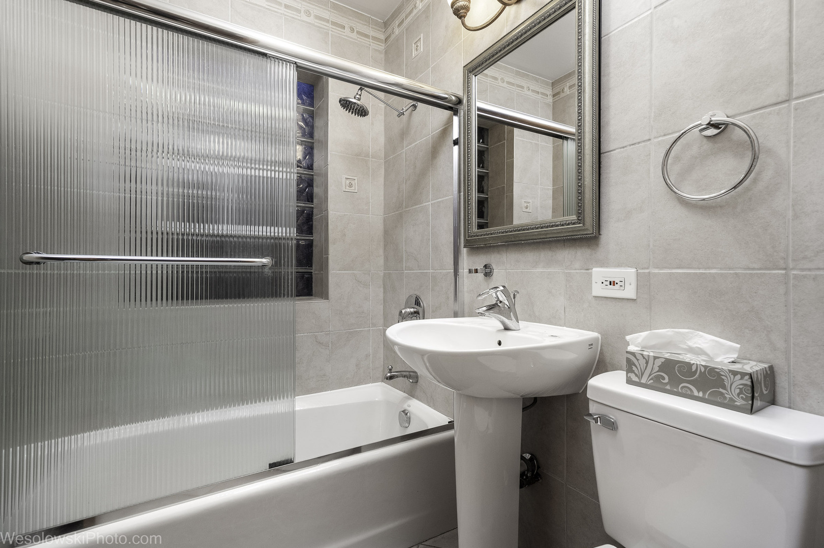 3132 N Marmora Avenue, Chicago, IL 60634