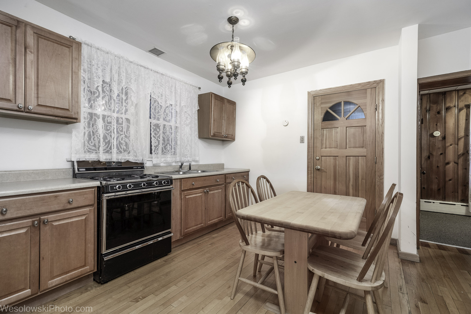 3132 N Marmora Avenue, Chicago, IL 60634