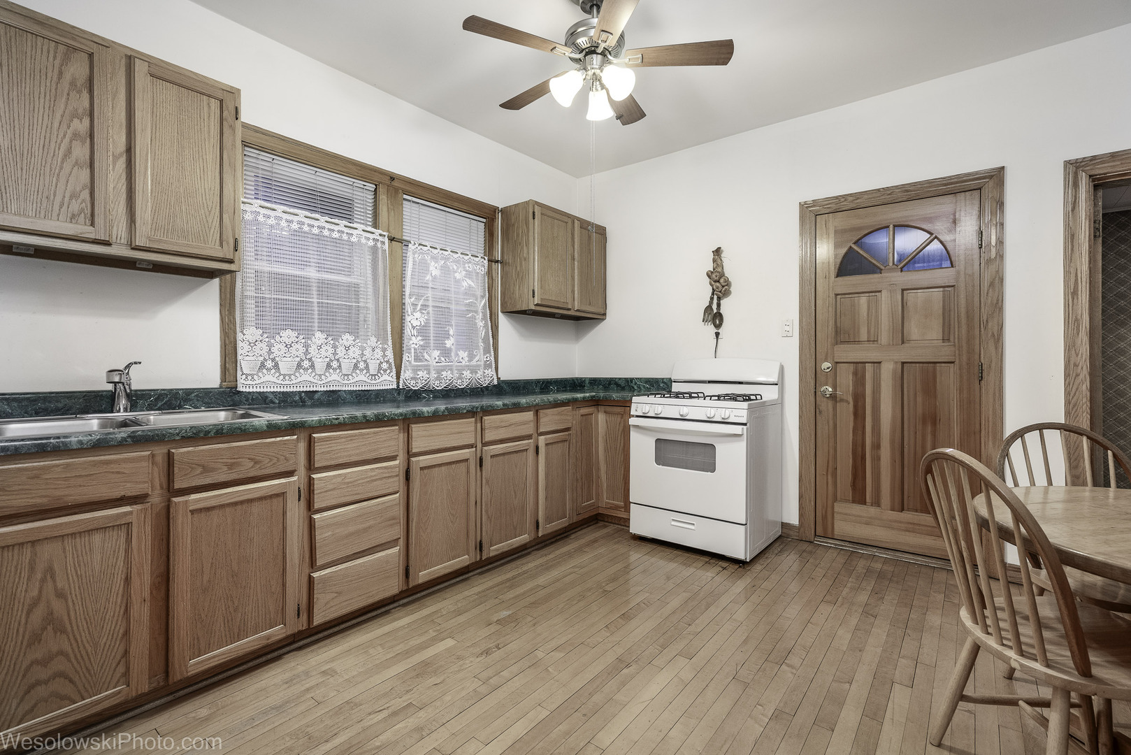 3132 N Marmora Avenue, Chicago, IL 60634