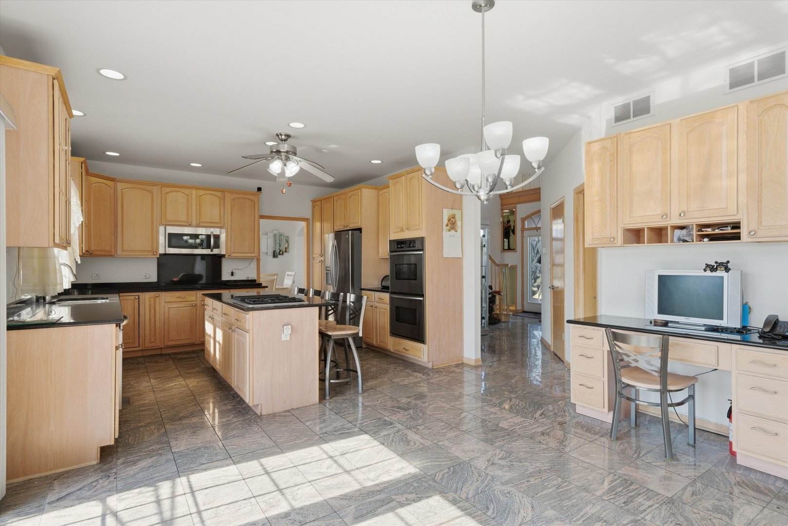 39 Odyssey Drive, Tinley Park, IL 60477