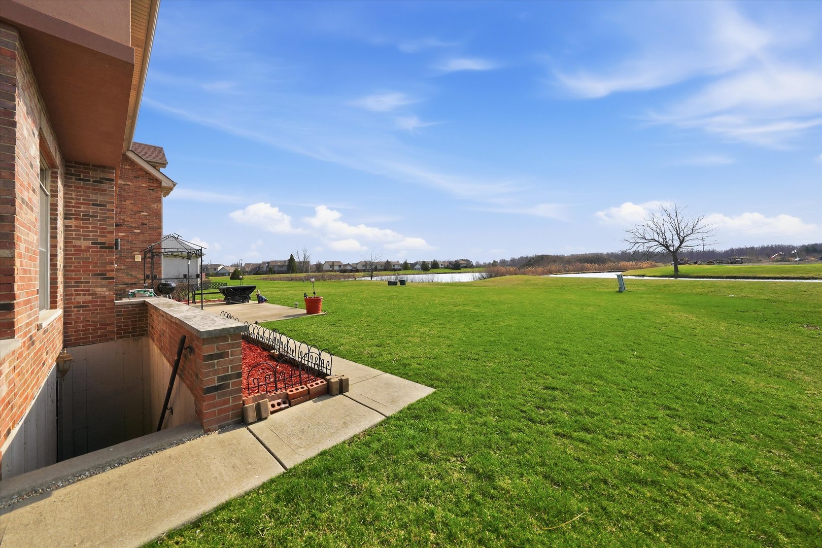 39 Odyssey Drive, Tinley Park, IL 60477