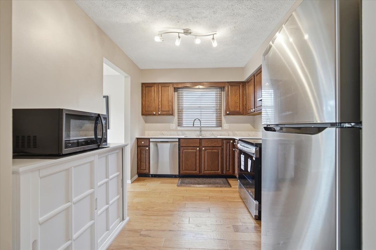 1204 Kim Drive, Bloomington, IL 61704