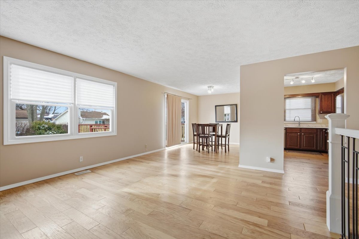 1204 Kim Drive, Bloomington, IL 61704