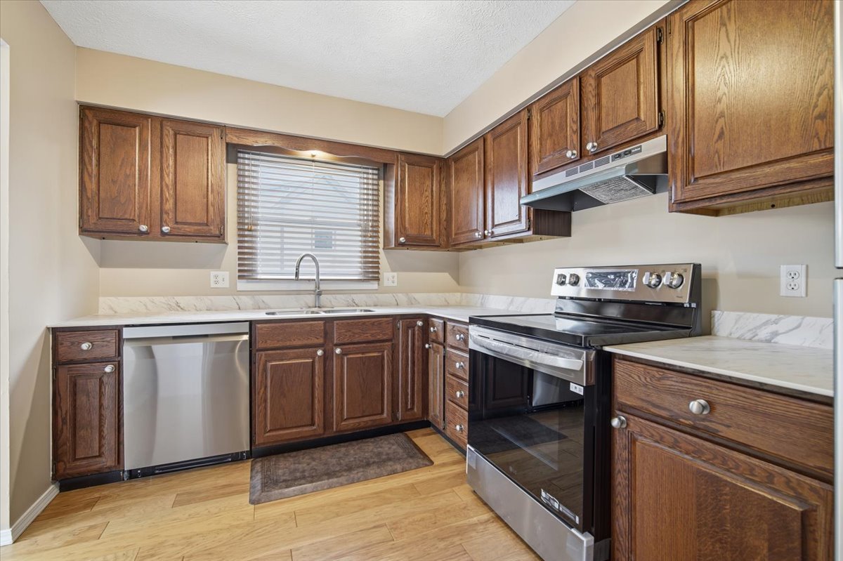 1204 Kim Drive, Bloomington, IL 61704