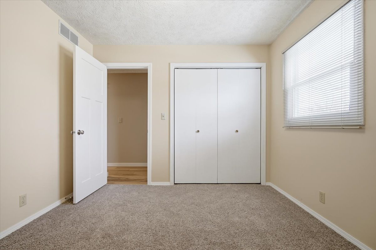 1204 Kim Drive, Bloomington, IL 61704