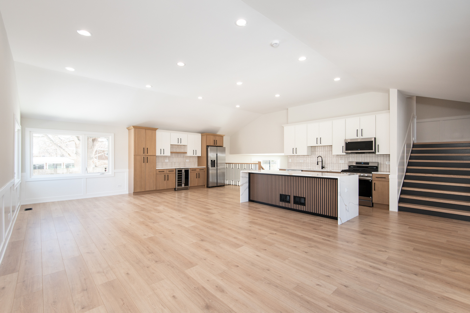 10433 S 83rd Avenue, Palos Hills, IL 60465