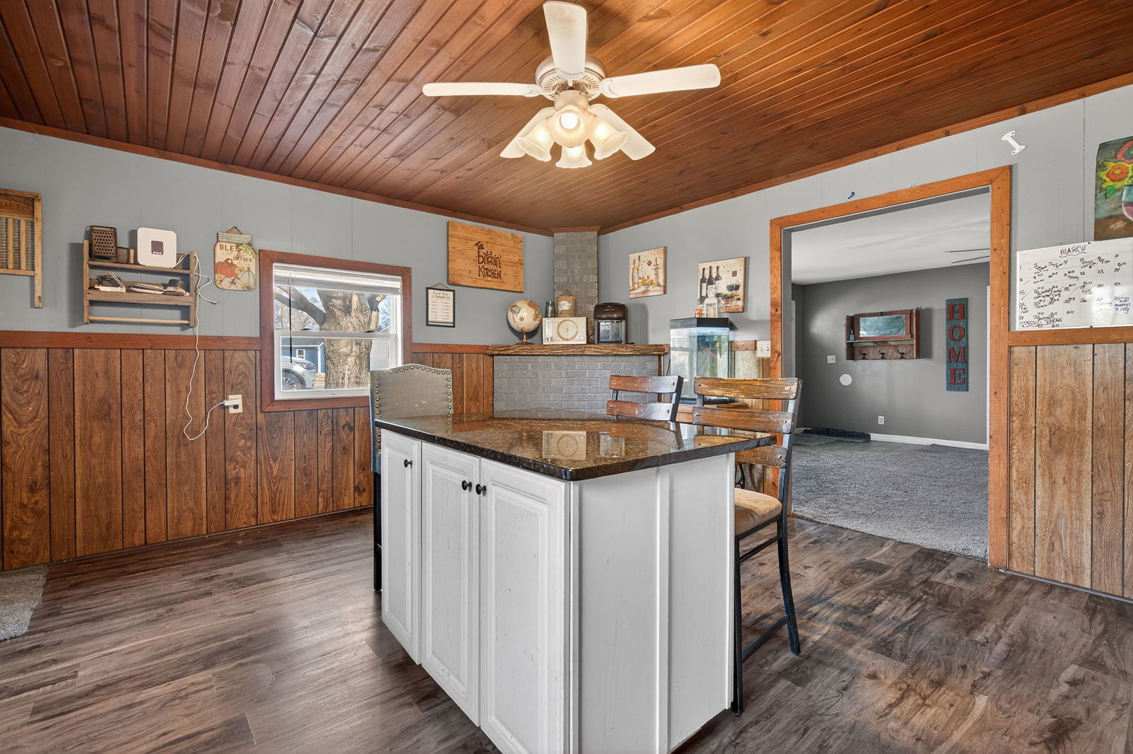 911 E Washington Street, Morris, IL 60450